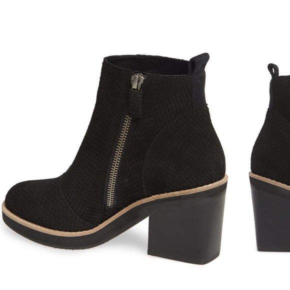 NEW EILEEN FISHER OZMA BOOTIE 8.5 BLACK SNAKESKIN - Picture 3 of 8